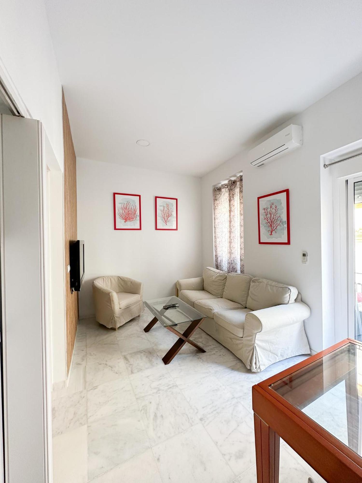 Central Cozy Budget 2Br Apt With Ac, 1 Bath, Private Parking Opt Sevilla Eksteriør billede
