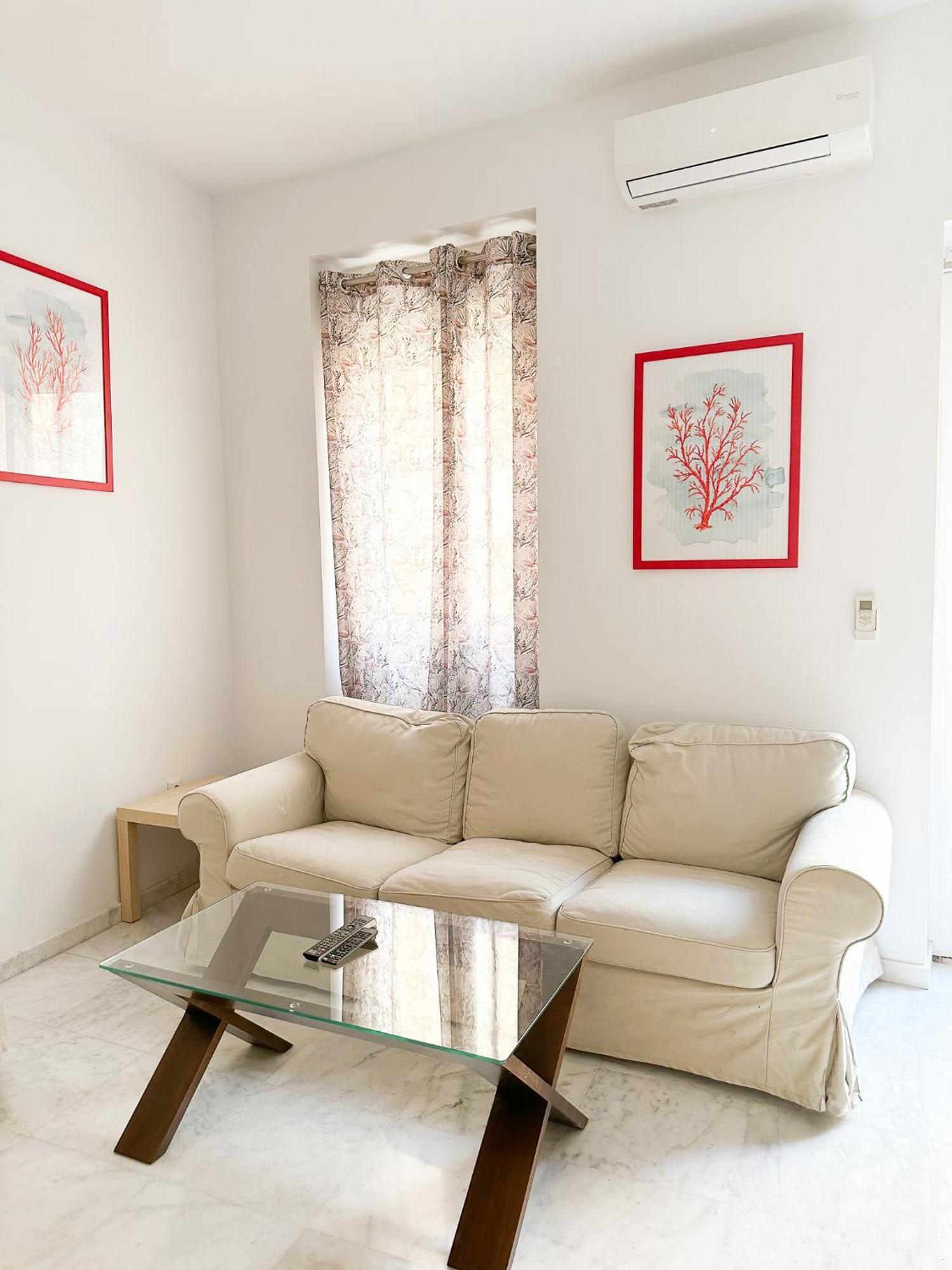 Central Cozy Budget 2Br Apt With Ac, 1 Bath, Private Parking Opt Sevilla Eksteriør billede