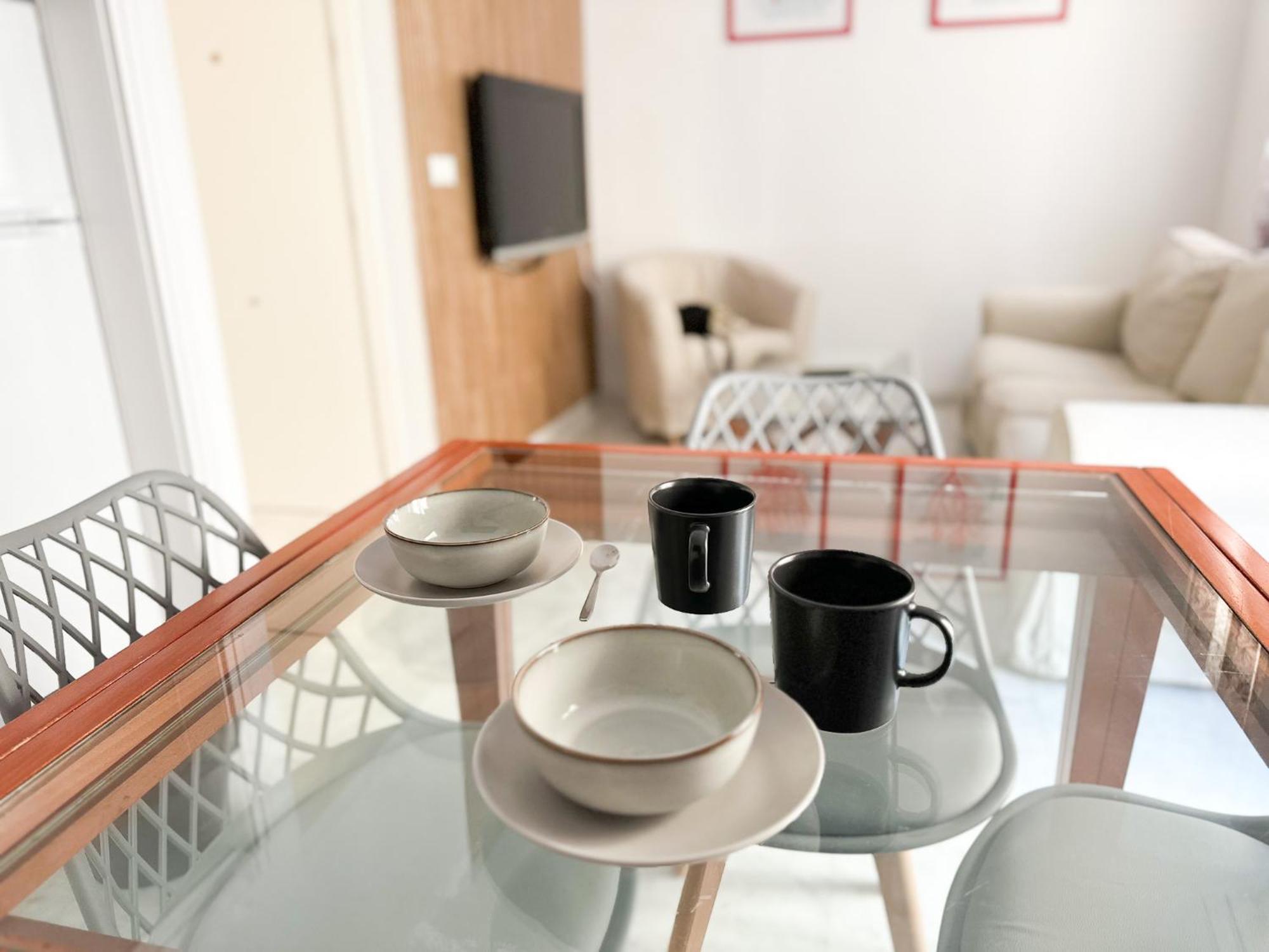 Central Cozy Budget 2Br Apt With Ac, 1 Bath, Private Parking Opt Sevilla Eksteriør billede